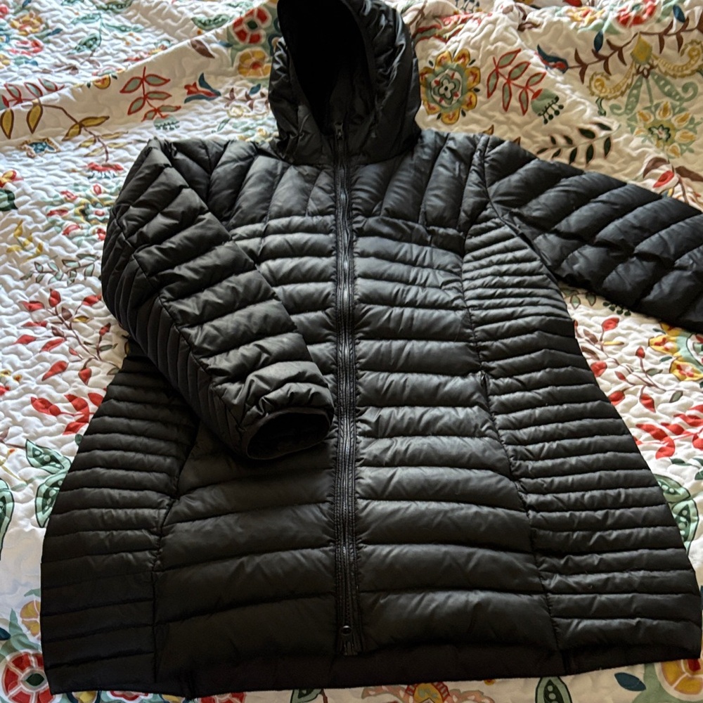 Women's Black Down jacket,excellent condition.